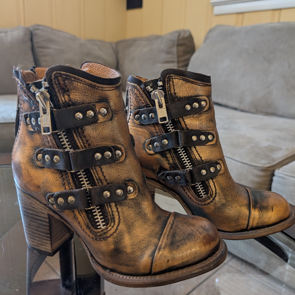 Freebird Beckett Bronze size 8